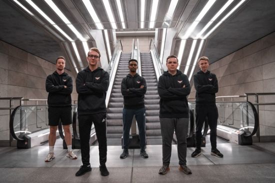 中山电竞粤超联赛盛大开幕，玩家齐聚竞技舞台